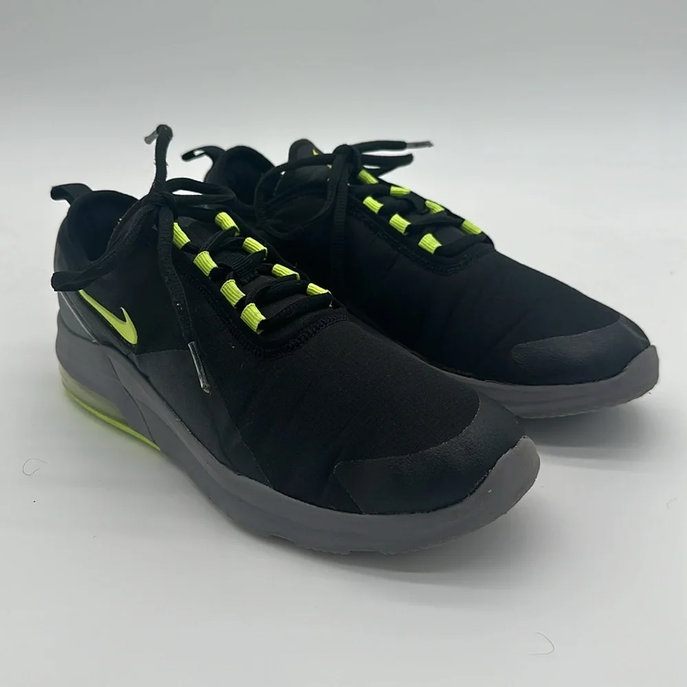 Nike Air Max Motion 2 GS Sneakers Youth Size 7 Black Volt Gray AQ2741–011